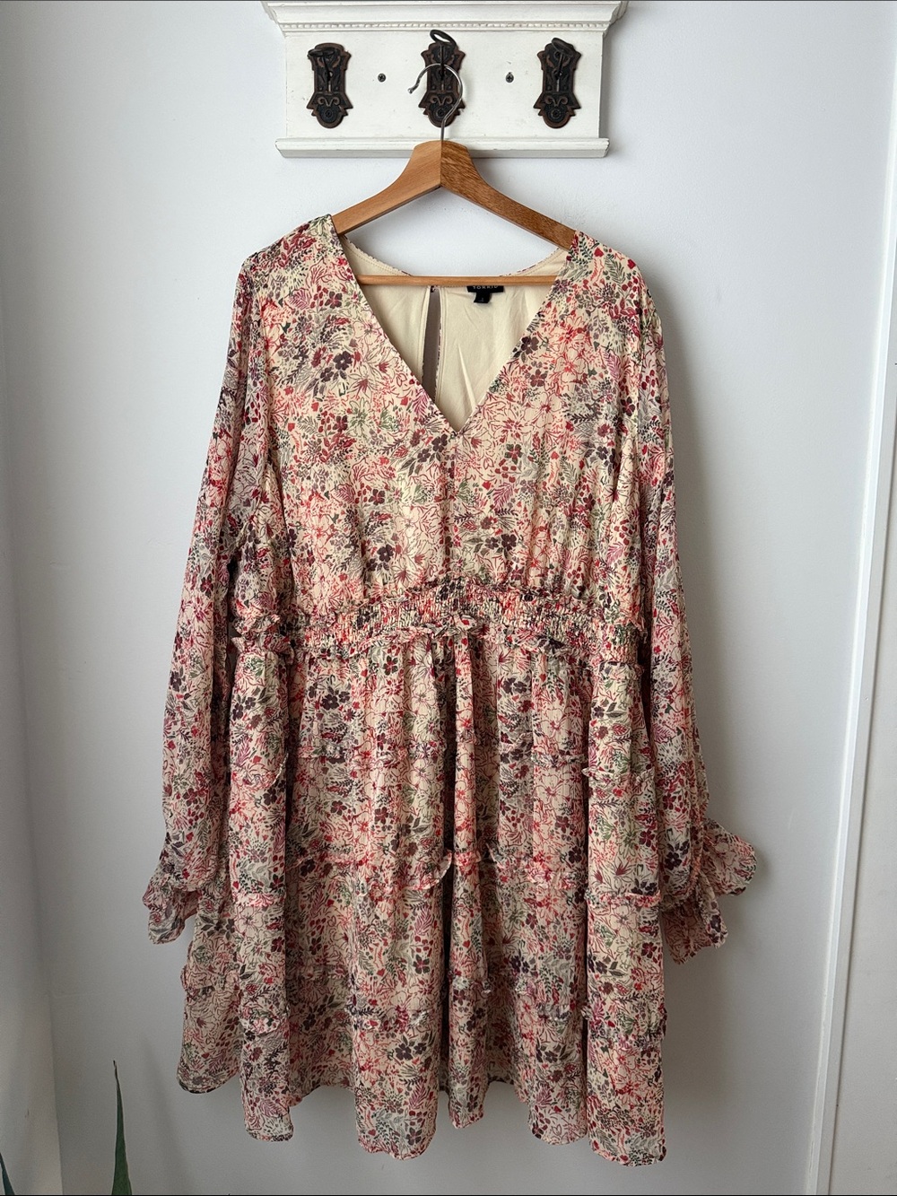 torrid Beige Floral V-Neck Long Sleeve Dress Tiered Feminine Flowy